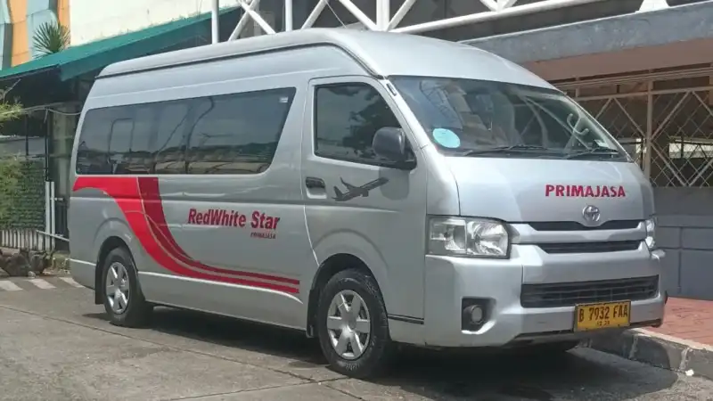 buspariwisata.id – foto hiace pariwisata red white star g