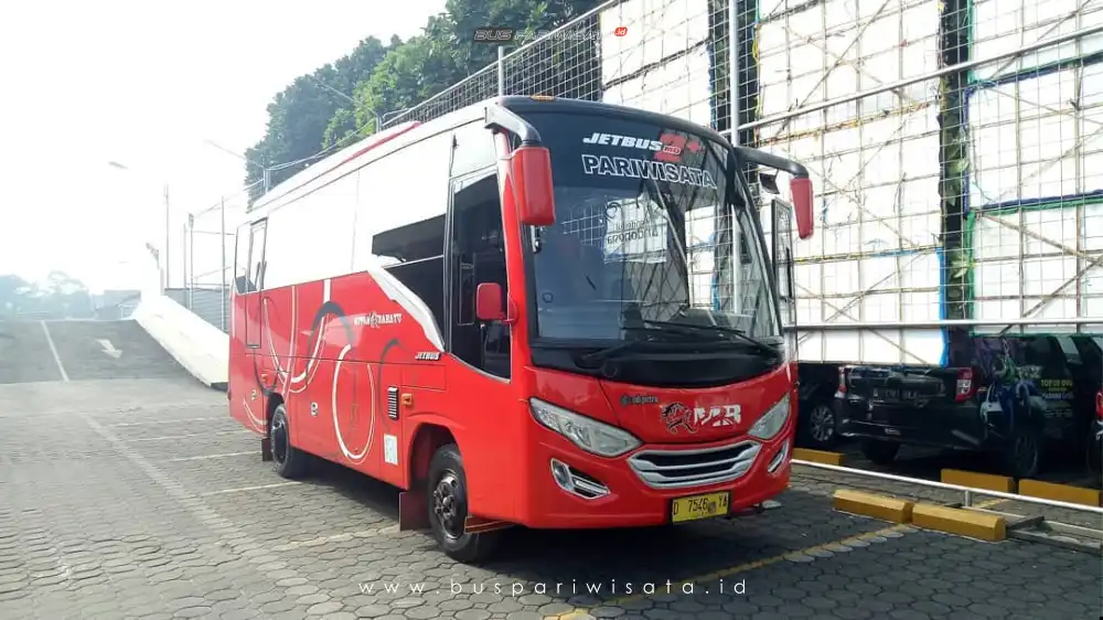 buspariwisata.id – foto medium bus pariwisata mitra rahayu a