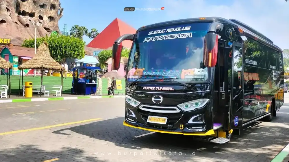 buspariwisata.id- foto medium bus pariwisata putri tunggal a